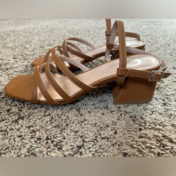 Women’s Journee Collection tan sandals with low heel, Size 8. - Picture 2 of 5
